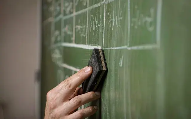 How to Choose a Whiteboard Surface Material: A Buyer's Checklist